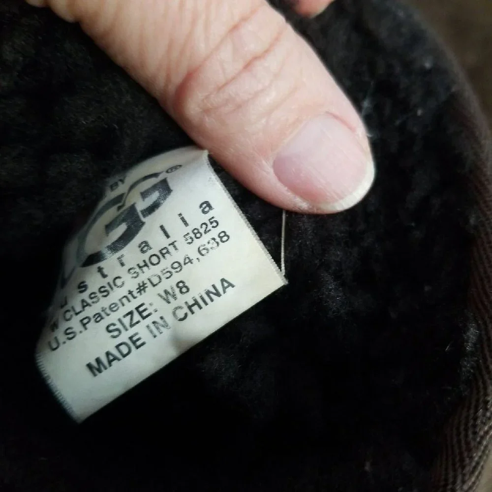 UGG boots size s/n 5825, size 8